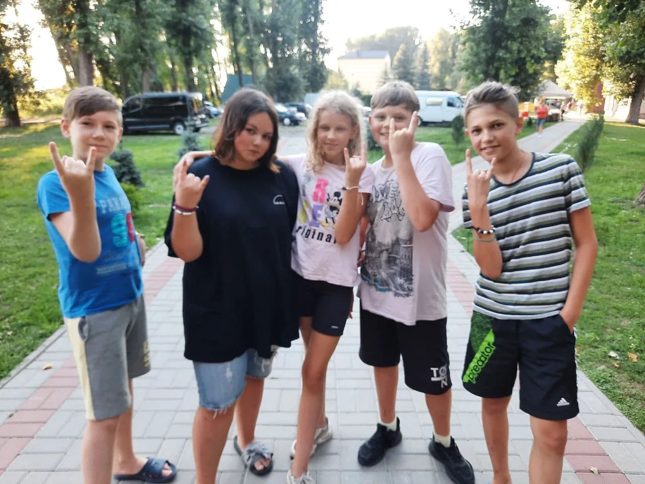 Групове фото учасників літнього табору